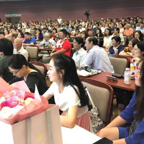 学生头条新闻专访揭秘，年轻人的声音与独特观点探索