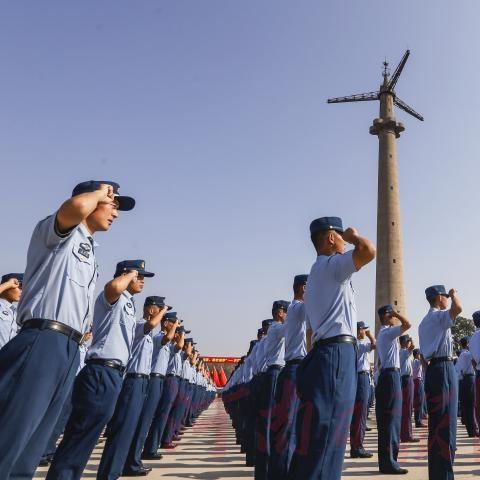 励志前行，燃烧激情追梦，未来等你开启！