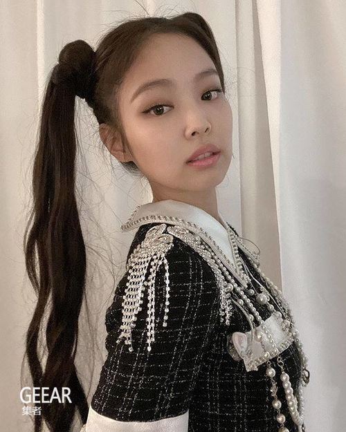 Jennie引领娱乐圈风潮，新星闪耀新闻头条