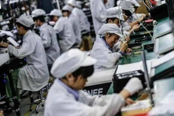 揭秘工厂内幕，探索头条新闻背后的故事