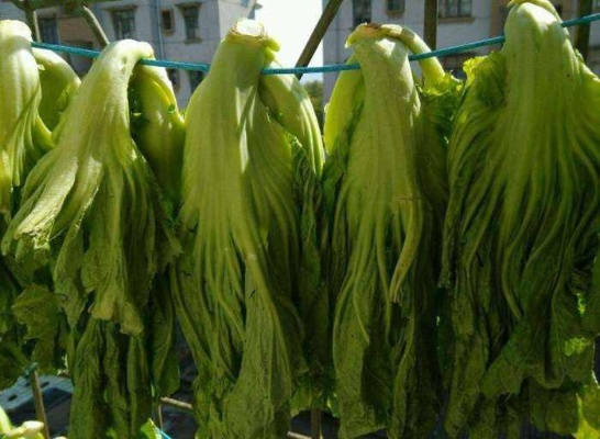 揭秘腌芥菜制作秘诀，轻松学会美味佳肴腌制方法！