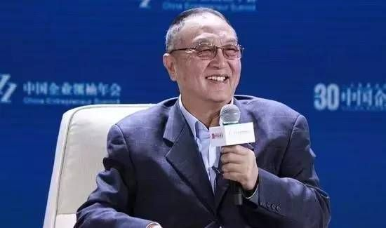柳传志，传奇企业家与时代并进，新闻头条下的时代先锋
