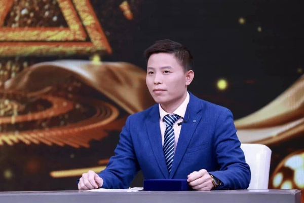 李明朗最新动态揭秘，成功之路与未来展望今日热议热议话题