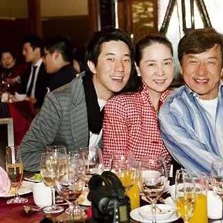 成龙励志双标语录，探寻人生智慧，激发无尽动力和坚韧不拔的毅力