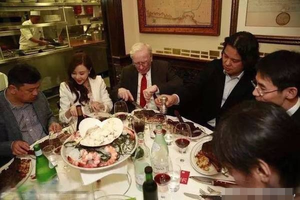 世界首富餐桌揭秘，顶级富豪的饮食排名与餐桌上的秘密