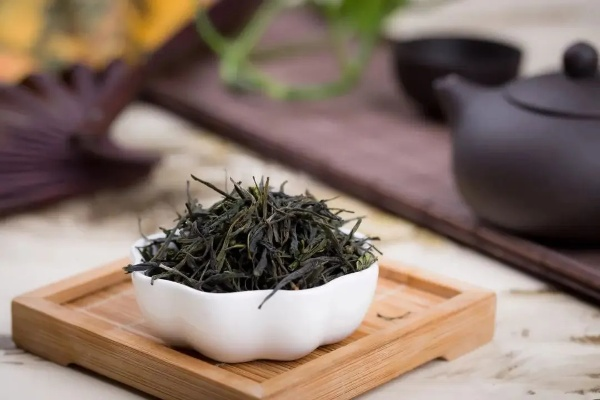 毛尖绿茶与励志语录，生活的韵味，精神的鼓舞之源
