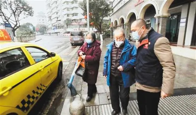 重庆老杨新闻头条，揭秘城市脉搏的最新声音
