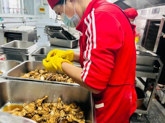 揭秘校园美食新风尚，美味与健康同行，学生餐的革命！