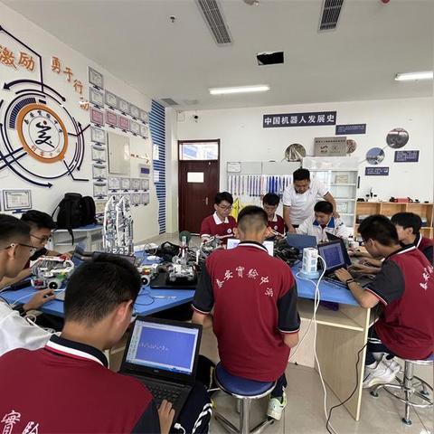 校园荣耀时刻，学子获奖铸就辉煌篇章，书写个人荣誉新篇章