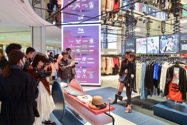 「揭秘百度风格店铺，线上线下潮流集结，一网打尽时尚新风尚」