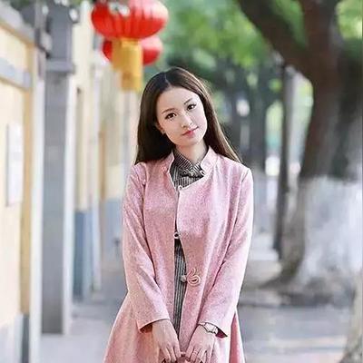 红旗袍与外搭的绝美融合，传统与时尚的完美碰撞